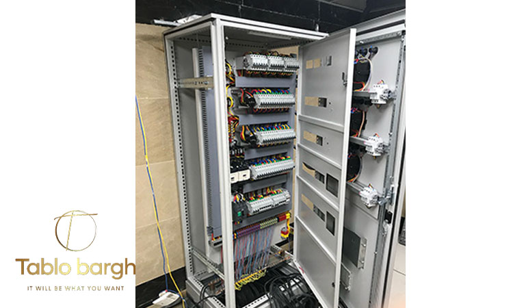 نحوه عملکرد تابلو برق UPS به چه صورت است؟