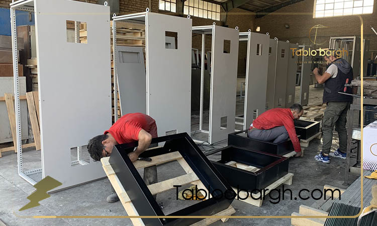 مراحل ساخت تابلو برق در کارخانه