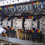 چرا تابلو برق صدا می‌ دهد